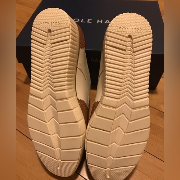 NWB Cole Haan Platform Wingtip Oxford 5.5 Tan/White - Picture 5 of 6